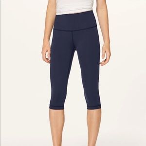 Like New Wunder Under 1/2 Tight Navy Blue